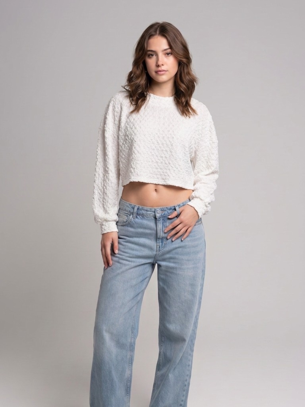 Size Large Aleeza Paris White Jiffy Pop Loose Long Sleeve Women's Crop Top